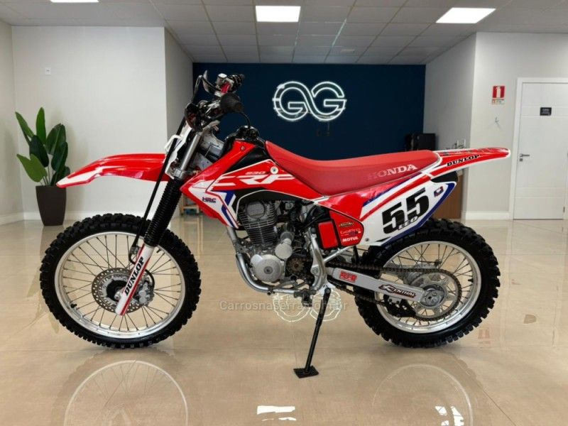Honda Motos CRF 230F 2014/2015 LUIGGI AUTOMÓVEIS CARLOS BARBOSA / Carros no Vale Honda Motos CRF 230F 2014/2015 LUIGGI AUTOMÓVEIS CARLOS BARBOSA / Carros no Vale