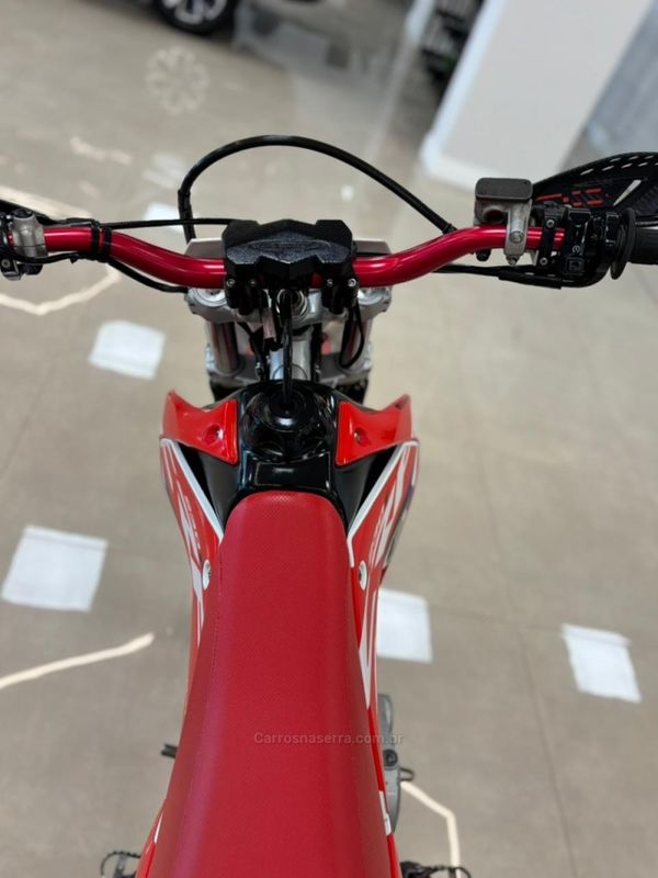 Honda Motos CRF 230F 2014/2015 LUIGGI AUTOMÓVEIS CARLOS BARBOSA / Carros no Vale Honda Motos CRF 230F 2014/2015 LUIGGI AUTOMÓVEIS CARLOS BARBOSA / Carros no Vale