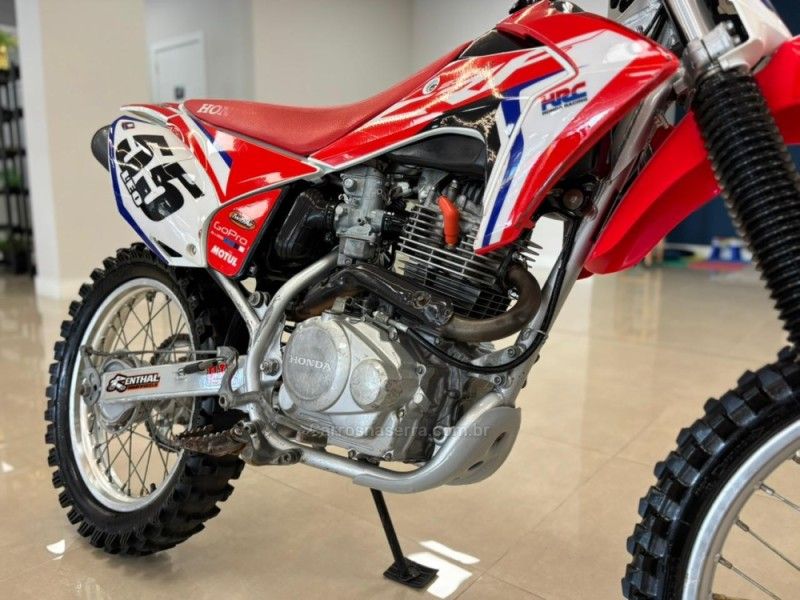 Honda Motos CRF 230F 2014/2015 LUIGGI AUTOMÓVEIS CARLOS BARBOSA / Carros no Vale Honda Motos CRF 230F 2014/2015 LUIGGI AUTOMÓVEIS CARLOS BARBOSA / Carros no Vale