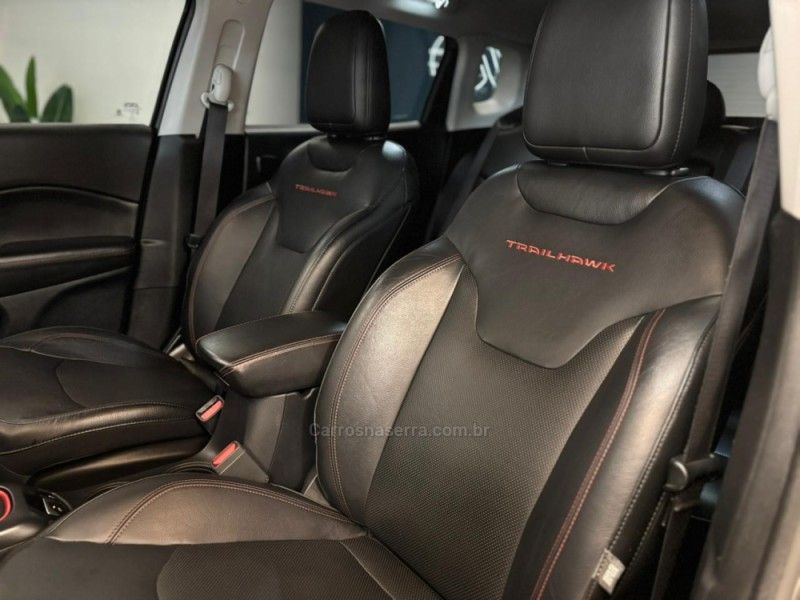 JEEP COMPASS 2.0 16V TRAILHAWK 4X4 2018/2019 LUIGGI AUTOMÓVEIS CARLOS BARBOSA / Carros no Vale