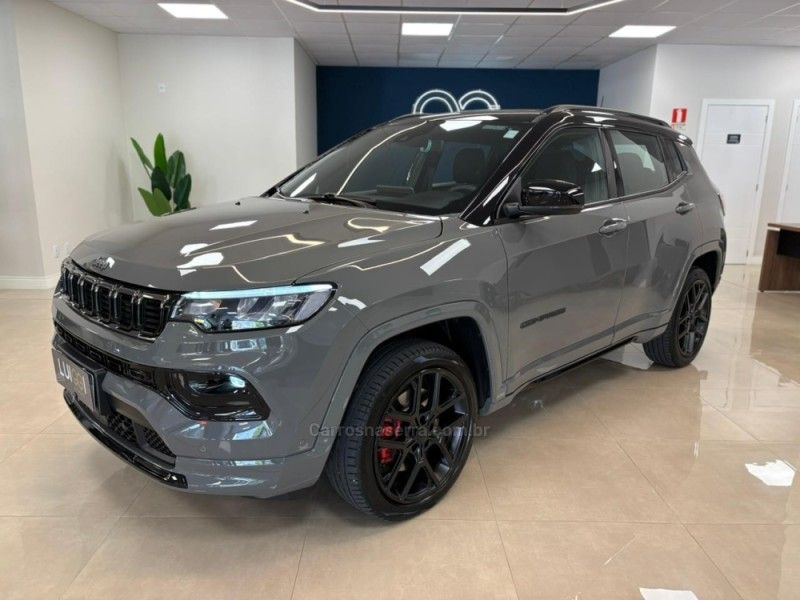 JEEP COMPASS 2.0 BLACKHAWK 4 TURBO 2025/2026 LUIGGI AUTOMÓVEIS CARLOS BARBOSA / Carros no Vale