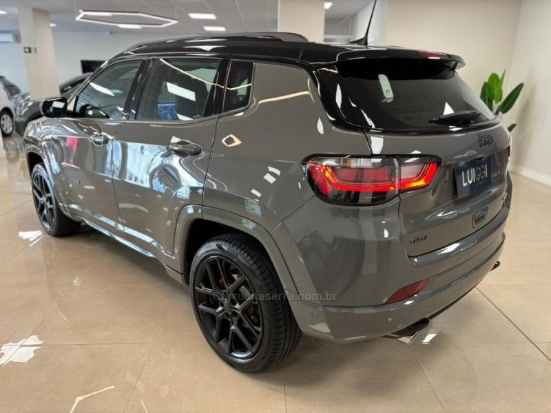 JEEP COMPASS 2.0 BLACKHAWK 4 TURBO 2025/2026 LUIGGI AUTOMÓVEIS CARLOS BARBOSA / Carros no Vale