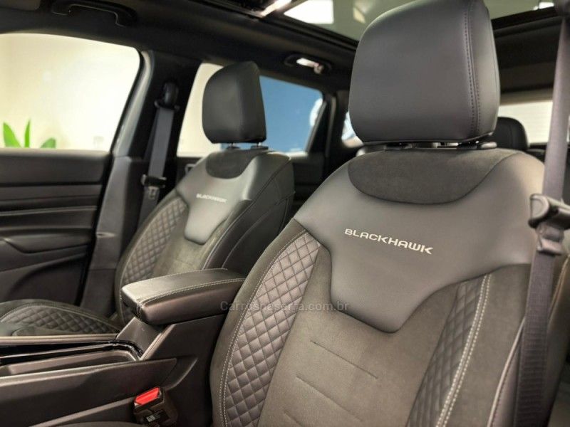 JEEP COMPASS 2.0 BLACKHAWK 4 TURBO 2025/2026 LUIGGI AUTOMÓVEIS CARLOS BARBOSA / Carros no Vale