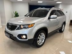 KIA SORENTO 2.4 EX2 4X2 16V 7 LUGARES 2011/2012 LUIGGI AUTOMÓVEIS CARLOS BARBOSA / Carros no Vale