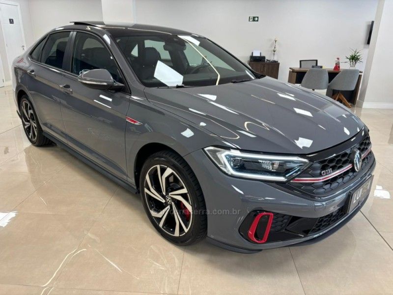 VOLKSWAGEN JETTA 2.0 16V TSI GLI 350 2024/2024 LUIGGI AUTOMÓVEIS CARLOS BARBOSA / Carros no Vale