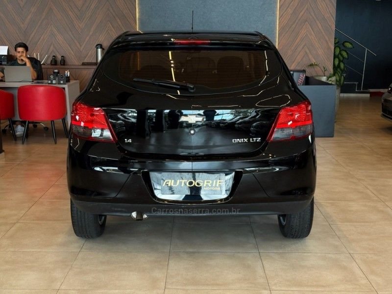 CHEVROLET ONIX 1.4 MPFI LTZ 8V 2014/2014 AUTOGRIF MOTORS CAMPO BOM / Carros no Vale
