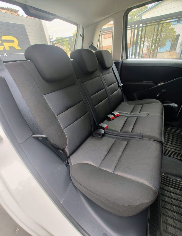 Fiat Idea ATTRACTIVE 1.4 Fire 8V 2013/2014 RENNER AUTOMÓVEIS LAJEADO / Carros no Vale