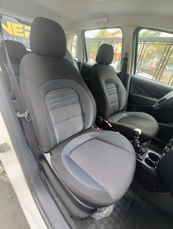 Fiat Idea ATTRACTIVE 1.4 Fire 8V 2013/2014 RENNER AUTOMÓVEIS LAJEADO / Carros no Vale