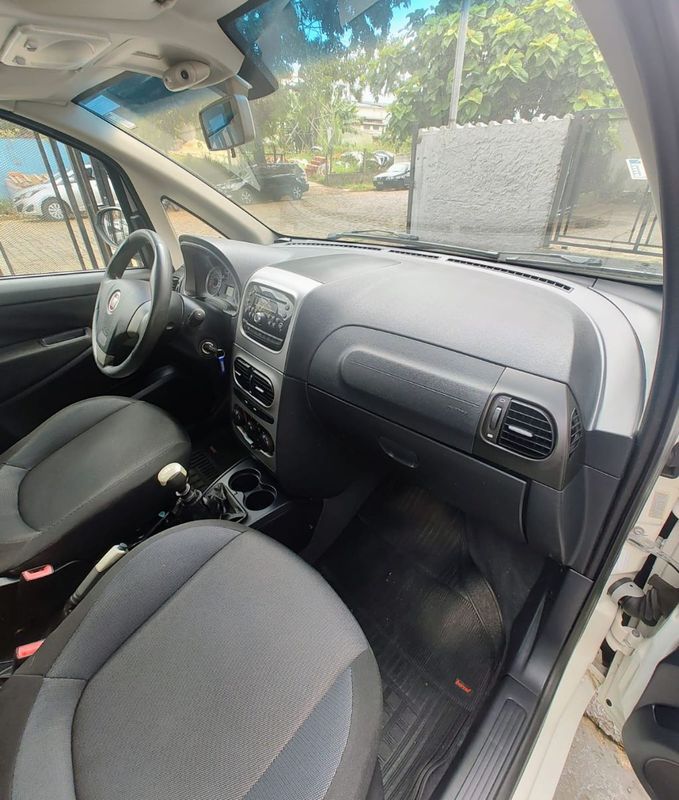 Fiat Idea ATTRACTIVE 1.4 Fire 8V 2013/2014 RENNER AUTOMÓVEIS LAJEADO / Carros no Vale