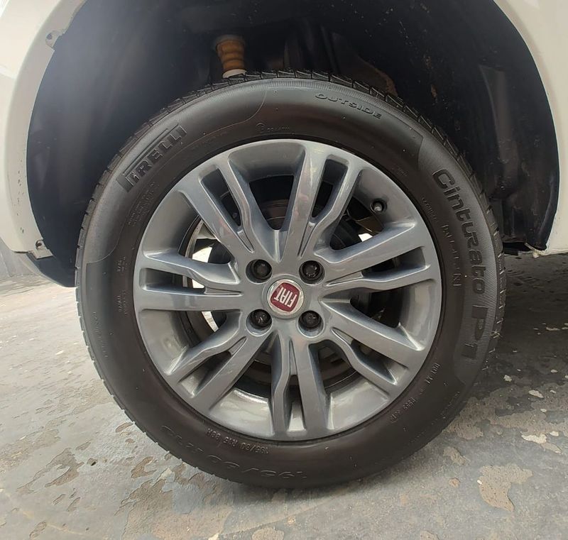 Fiat Idea ATTRACTIVE 1.4 Fire 8V 2013/2014 RENNER AUTOMÓVEIS LAJEADO / Carros no Vale