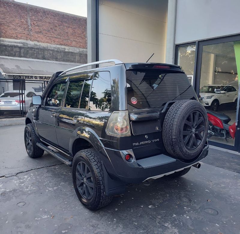 Mitsubishi Pajero TR4 2.0/ 16V 4×4 2010/2010 RENNER AUTOMÓVEIS LAJEADO / Carros no Vale