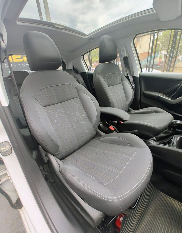 Peugeot 208 Griffe 1.6 16V Mec. 2014/2015 RENNER AUTOMÓVEIS LAJEADO / Carros no Vale