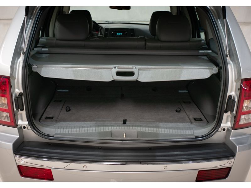 JEEP GRAND CHEROKEE 6.1 SRT HEMI 4X4 V8 16V 2006/2006 PASTORE CAR COLLECTION BENTO GONÇALVES / Carros no Vale