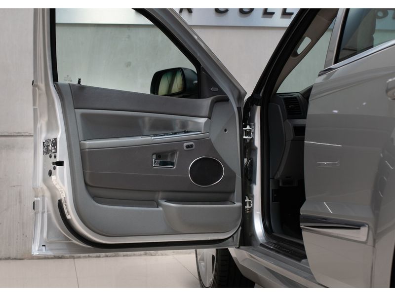 JEEP GRAND CHEROKEE 6.1 SRT HEMI 4X4 V8 16V 2006/2006 PASTORE CAR COLLECTION BENTO GONÇALVES / Carros no Vale