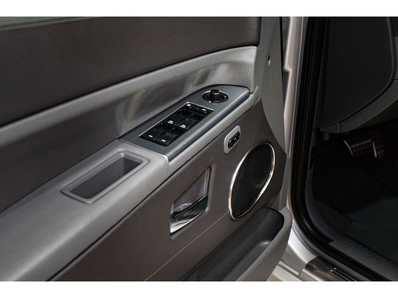 JEEP GRAND CHEROKEE 6.1 SRT HEMI 4X4 V8 16V 2006/2006 PASTORE CAR COLLECTION BENTO GONÇALVES / Carros no Vale