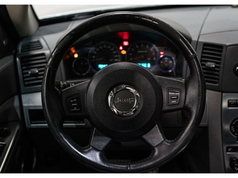 JEEP GRAND CHEROKEE 6.1 SRT HEMI 4X4 V8 16V 2006/2006 PASTORE CAR COLLECTION BENTO GONÇALVES / Carros no Vale