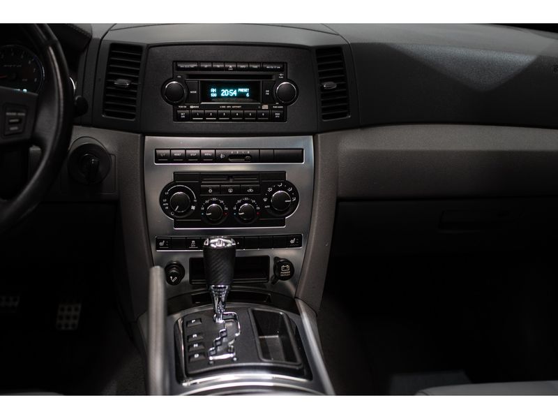 JEEP GRAND CHEROKEE 6.1 SRT HEMI 4X4 V8 16V 2006/2006 PASTORE CAR COLLECTION BENTO GONÇALVES / Carros no Vale