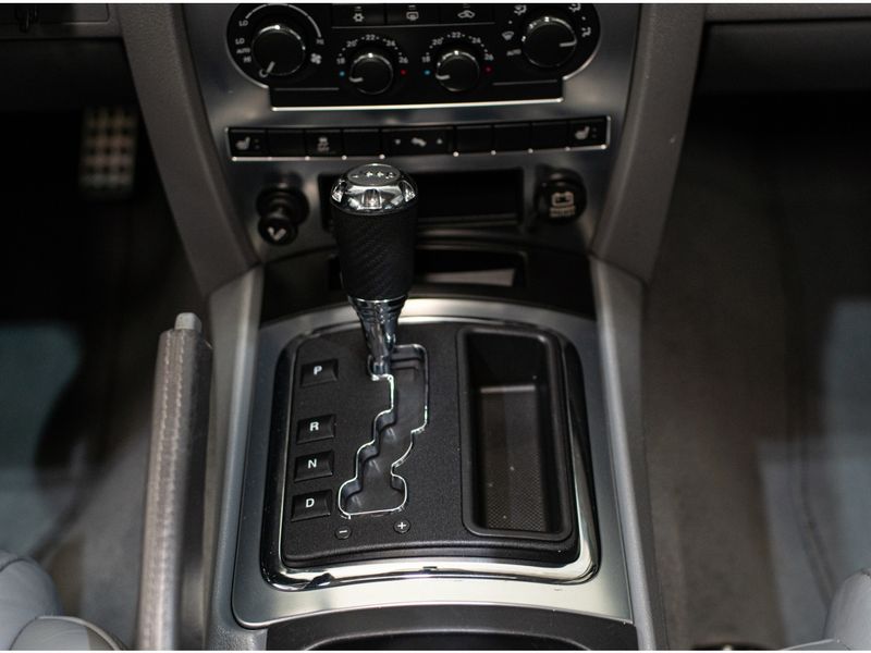 JEEP GRAND CHEROKEE 6.1 SRT HEMI 4X4 V8 16V 2006/2006 PASTORE CAR COLLECTION BENTO GONÇALVES / Carros no Vale