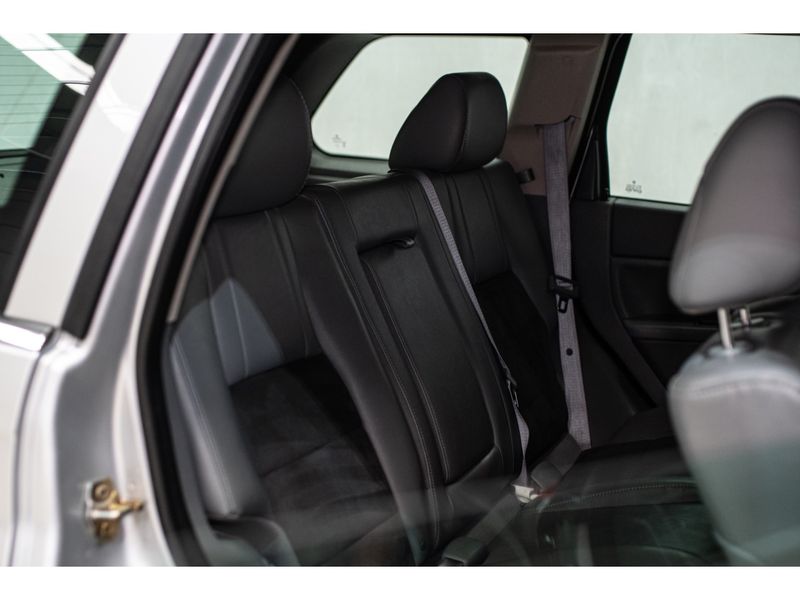 JEEP GRAND CHEROKEE 6.1 SRT HEMI 4X4 V8 16V 2006/2006 PASTORE CAR COLLECTION BENTO GONÇALVES / Carros no Vale