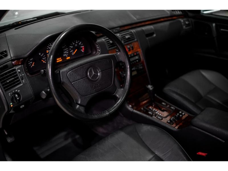 MERCEDES-BENZ E 430 4.3 ELEGANCE V8 1999/1999 PASTORE CAR COLLECTION BENTO GONÇALVES / Carros no Vale MERCEDES-BENZ E 430 4.3 ELEGANCE V8 1999/1999 PASTORE CAR COLLECTION BENTO GONÇALVES / Carros no Vale