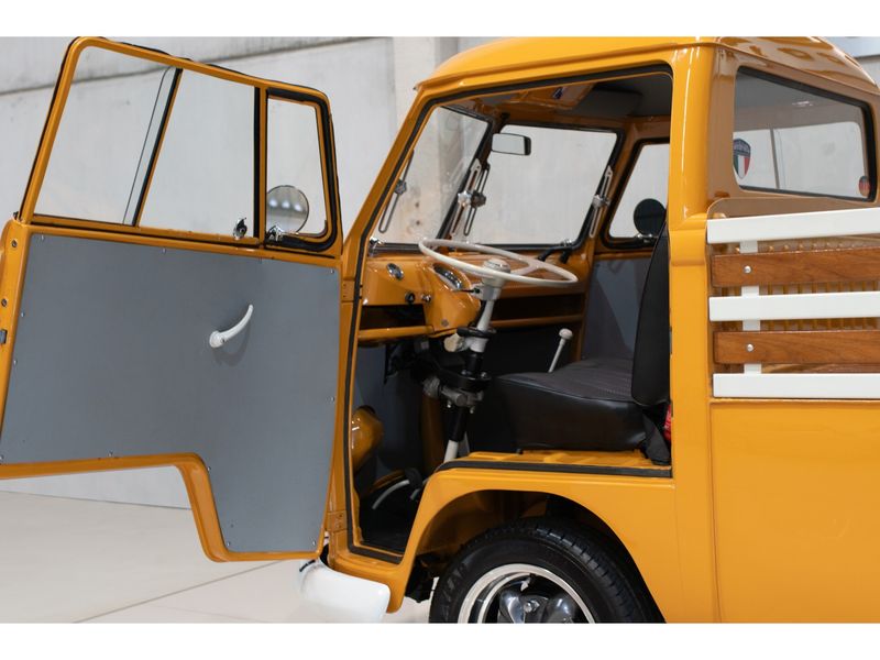 VOLKSWAGEN KOMBI 1.5 LUXO 8V 3P 1973/1973 PASTORE CAR COLLECTION BENTO GONÇALVES / Carros no Vale
