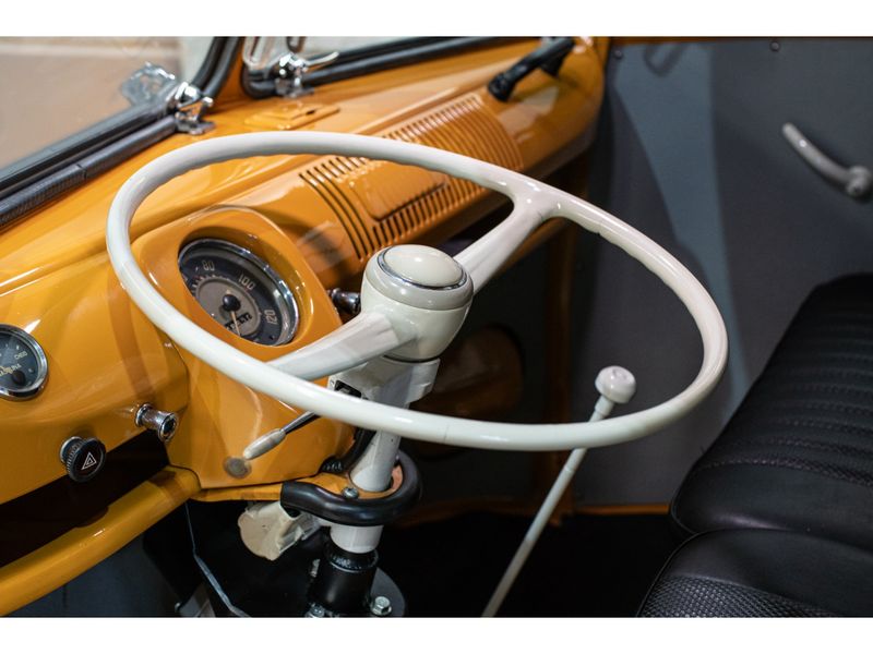 VOLKSWAGEN KOMBI 1.5 LUXO 8V 3P 1973/1973 PASTORE CAR COLLECTION BENTO GONÇALVES / Carros no Vale