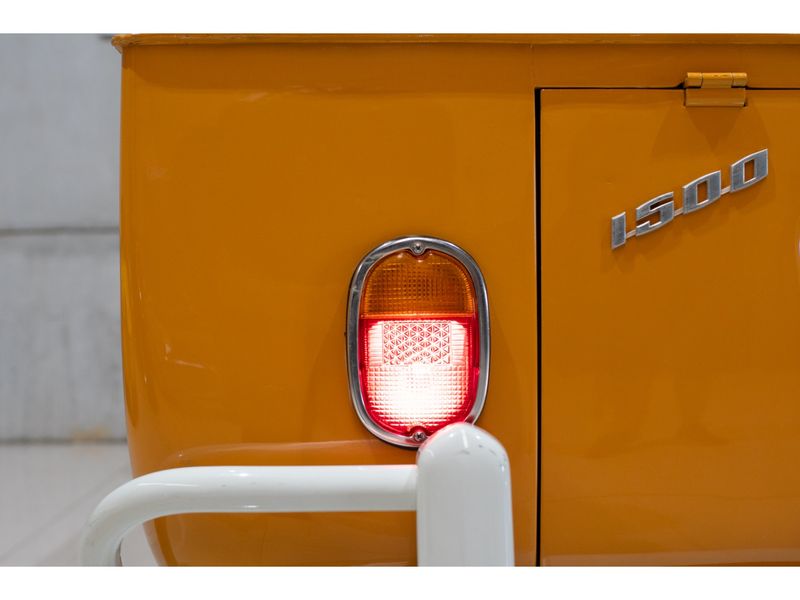 VOLKSWAGEN KOMBI 1.5 LUXO 8V 3P 1973/1973 PASTORE CAR COLLECTION BENTO GONÇALVES / Carros no Vale