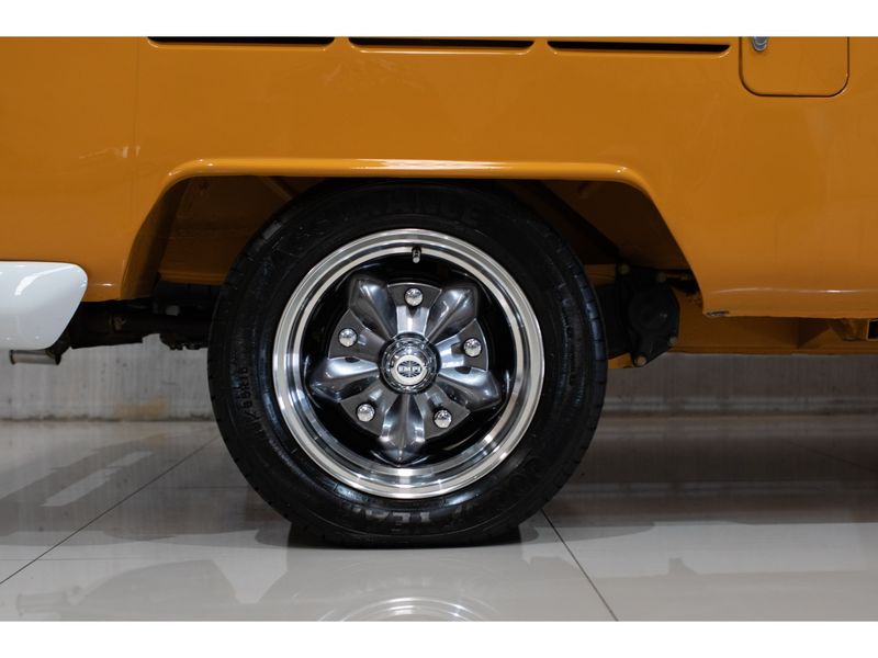 VOLKSWAGEN KOMBI 1.5 LUXO 8V 3P 1973/1973 PASTORE CAR COLLECTION BENTO GONÇALVES / Carros no Vale