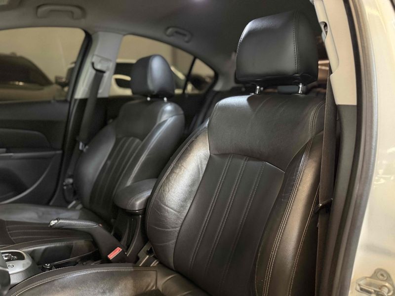 CHEVROLET CRUZE 1.8 LT 16V 2013/2013 LEHMEN VEÍCULOS VENÂNCIO AIRES / Carros no Vale