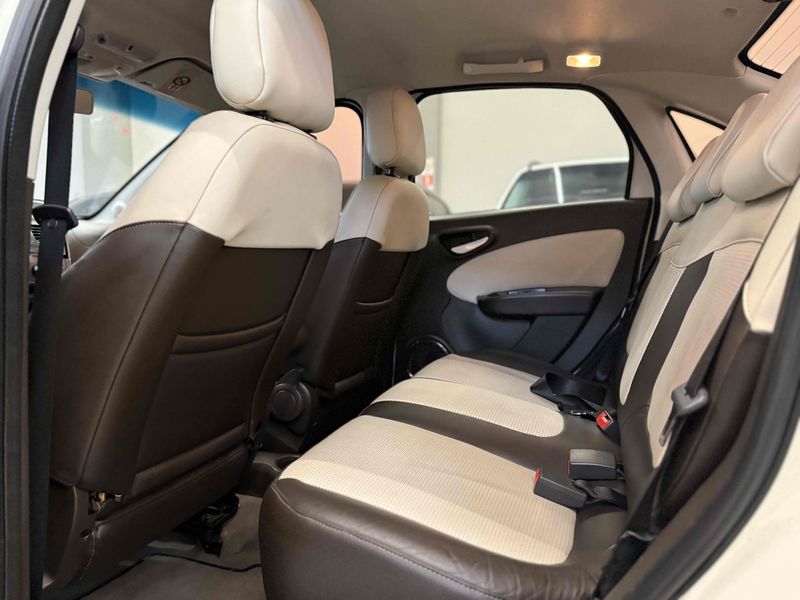 FIAT GRAND SIENA 1.6 MPI ESSENCE 16V AUTOMATIZADO 2015/2016 LEHMEN VEÍCULOS VENÂNCIO AIRES / Carros no Vale