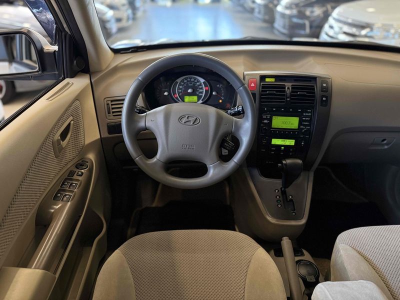 HYUNDAI TUCSON 2.0 MPFI GLS 16V 143CV 2WD 2009/2010 LEHMEN VEÍCULOS VENÂNCIO AIRES / Carros no Vale