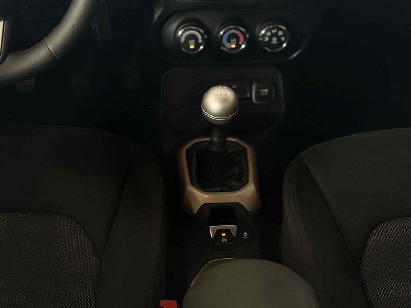 JEEP RENEGADE 1.8 16V SPORT 2016/2016 LEHMEN VEÍCULOS VENÂNCIO AIRES / Carros no Vale