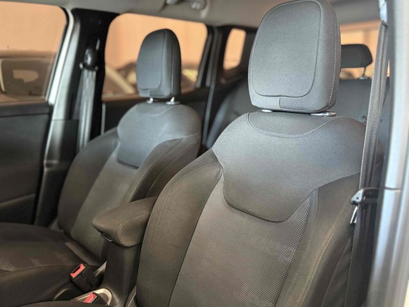 JEEP RENEGADE 1.8 16V SPORT 2016/2016 LEHMEN VEÍCULOS VENÂNCIO AIRES / Carros no Vale