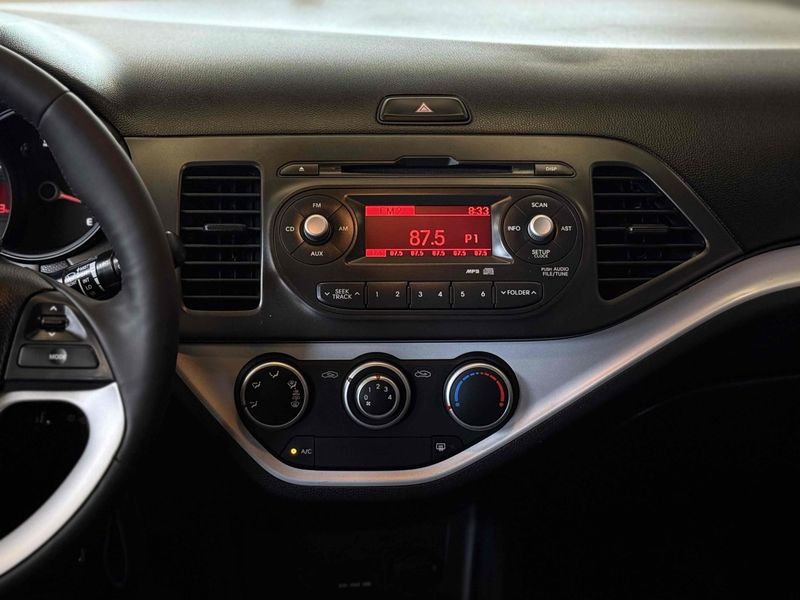 KIA PICANTO 1.0 EX 12V 2013/2014 LEHMEN VEÍCULOS VENÂNCIO AIRES / Carros no Vale