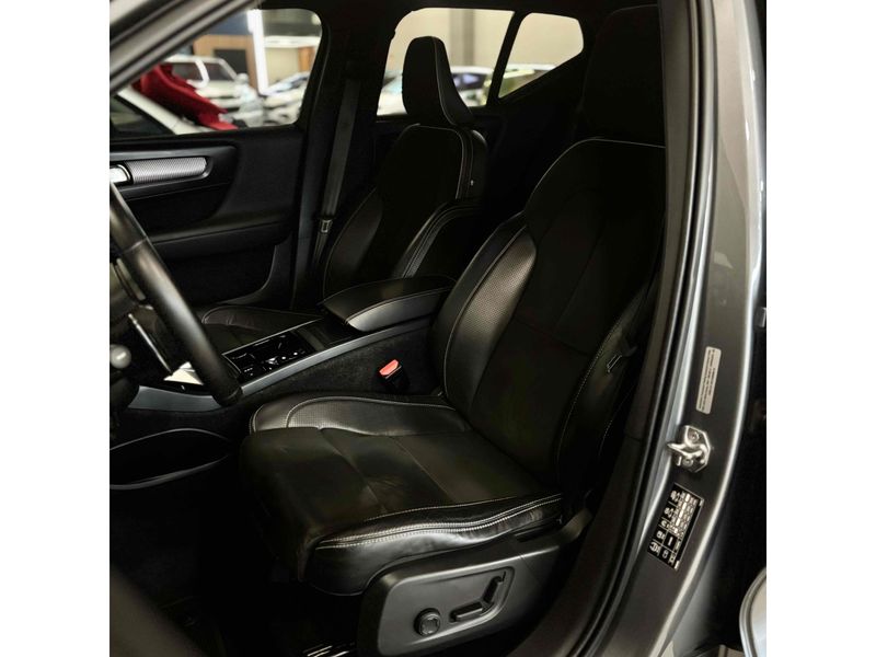 VOLVO XC40 2.0 T5 R-DESIGN AWD GEARTRONIC 2018/2018 LEHMEN VEÍCULOS VENÂNCIO AIRES / Carros no Vale