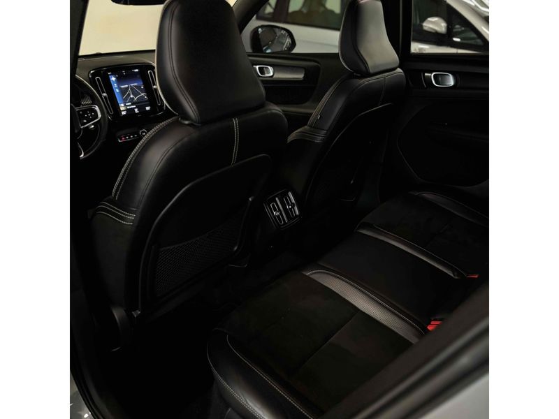 VOLVO XC40 2.0 T5 R-DESIGN AWD GEARTRONIC 2018/2018 LEHMEN VEÍCULOS VENÂNCIO AIRES / Carros no Vale