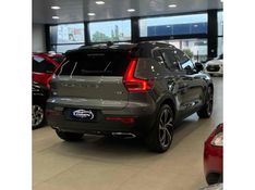 VOLVO XC40 2.0 T5 R-DESIGN AWD GEARTRONIC 2018/2018 LEHMEN VEÍCULOS VENÂNCIO AIRES / Carros no Vale