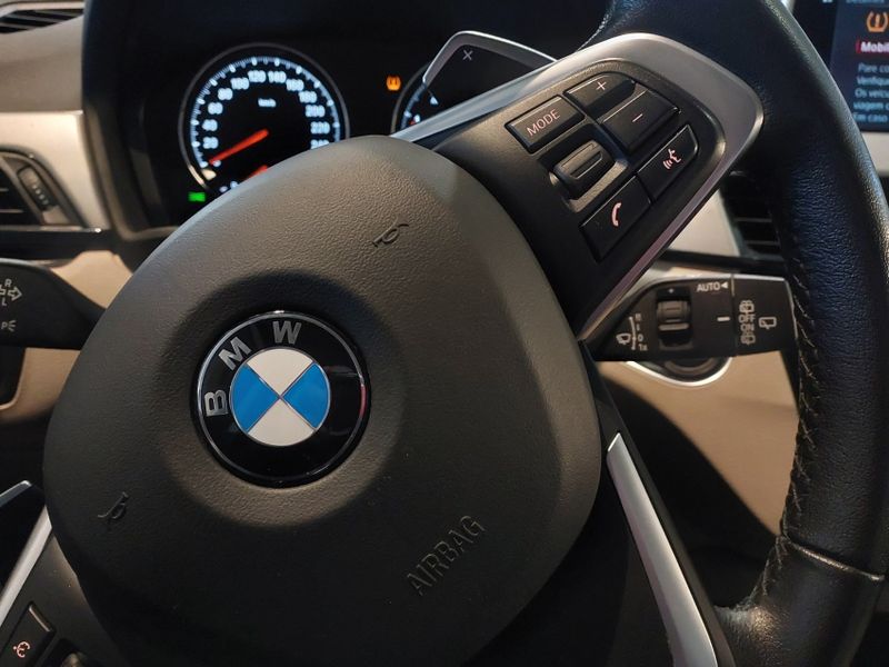 BMW X1 2.0 16V TURBO ACTIVEFLEX SDRIVE20I GP 4P AUTOMÁTICO 2021/2022 BETIOLO NOVOS E SEMINOVOS LAJEADO / Carros no Vale
