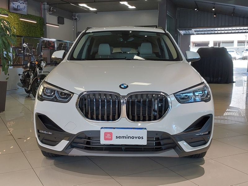 BMW X1 2.0 16V TURBO ACTIVEFLEX SDRIVE20I GP 4P AUTOMÁTICO 2021/2022 BETIOLO NOVOS E SEMINOVOS LAJEADO / Carros no Vale