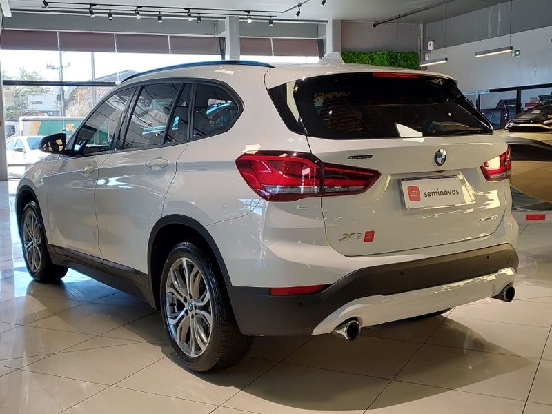BMW X1 2.0 16V TURBO ACTIVEFLEX SDRIVE20I GP 4P AUTOMÁTICO 2021/2022 BETIOLO NOVOS E SEMINOVOS LAJEADO / Carros no Vale