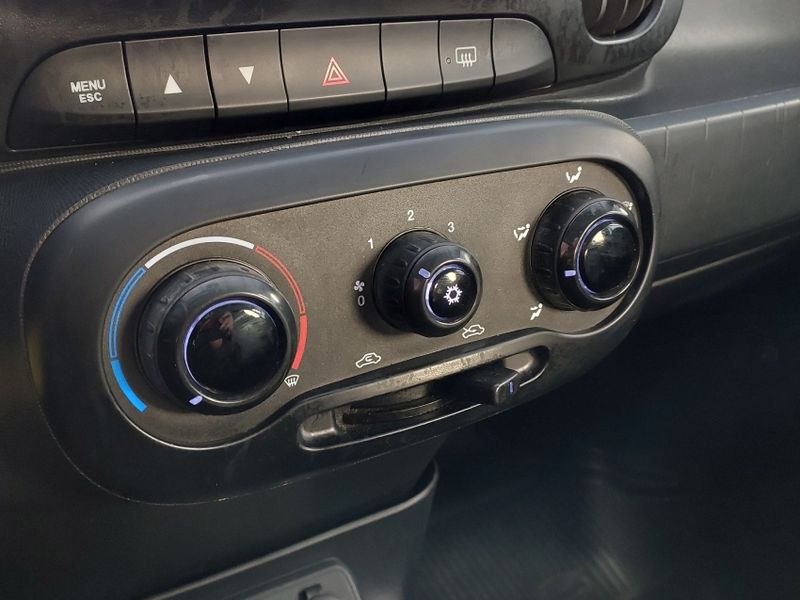 Fiat MOBI 1.0 EVO FLEX LIKE MANUAL 2022/2022 BETIOLO NOVOS E SEMINOVOS LAJEADO / Carros no Vale