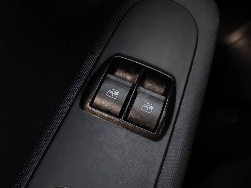 Fiat MOBI 1.0 EVO FLEX LIKE MANUAL 2022/2022 BETIOLO NOVOS E SEMINOVOS LAJEADO / Carros no Vale