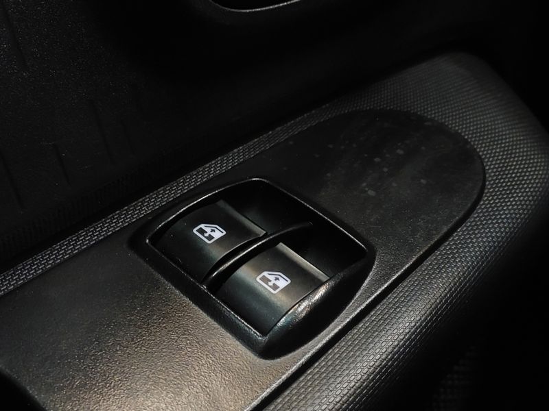 Fiat MOBI 1.0 EVO FLEX LIKE MANUAL 2023/2024 BETIOLO NOVOS E SEMINOVOS LAJEADO / Carros no Vale