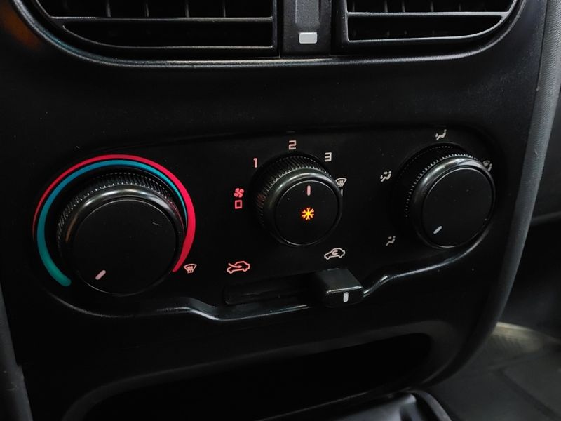 Fiat STRADA 1.4 MPI HARD WORKING CS 8V FLEX 2P MANUAL 2017/2018 BETIOLO NOVOS E SEMINOVOS LAJEADO / Carros no Vale