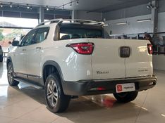 Fiat TORO 2.0 16V TURBO DIESEL VOLCANO 4WD AT9 2017/2018 BETIOLO NOVOS E SEMINOVOS LAJEADO / Carros no Vale
