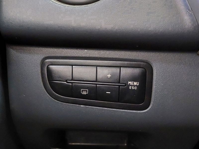 Fiat UNO 1.0 EVO VIVACE 8V FLEX 2P MANUAL 2014/2014 BETIOLO NOVOS E SEMINOVOS LAJEADO / Carros no Vale