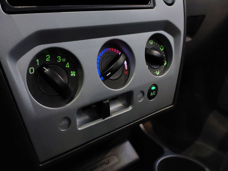 Ford FIESTA 1.6 SE SEDAN 16V FLEX 4P MANUAL 2013/2014 BETIOLO NOVOS E SEMINOVOS LAJEADO / Carros no Vale