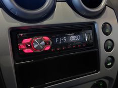 Ford FIESTA 1.6 SE SEDAN 16V FLEX 4P MANUAL 2013/2014 BETIOLO NOVOS E SEMINOVOS LAJEADO / Carros no Vale