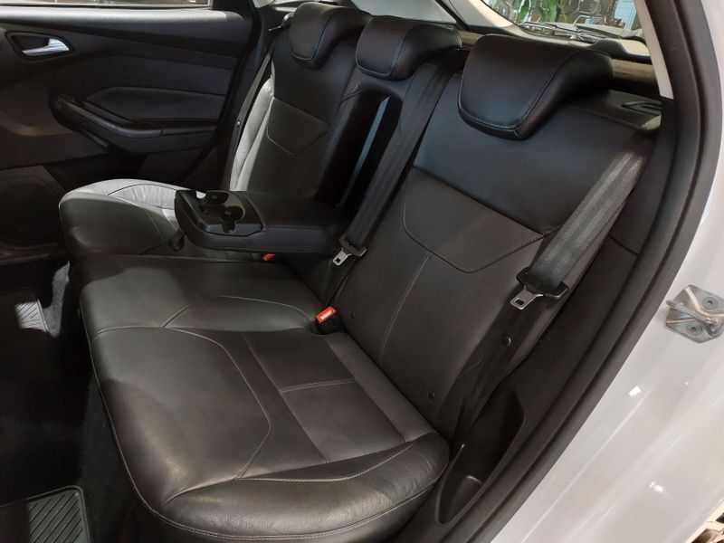 Ford FOCUS 2.0 TITANIUM PLUS 16V FLEX 4P POWERSHIFT 2016/2016 BETIOLO NOVOS E SEMINOVOS LAJEADO / Carros no Vale