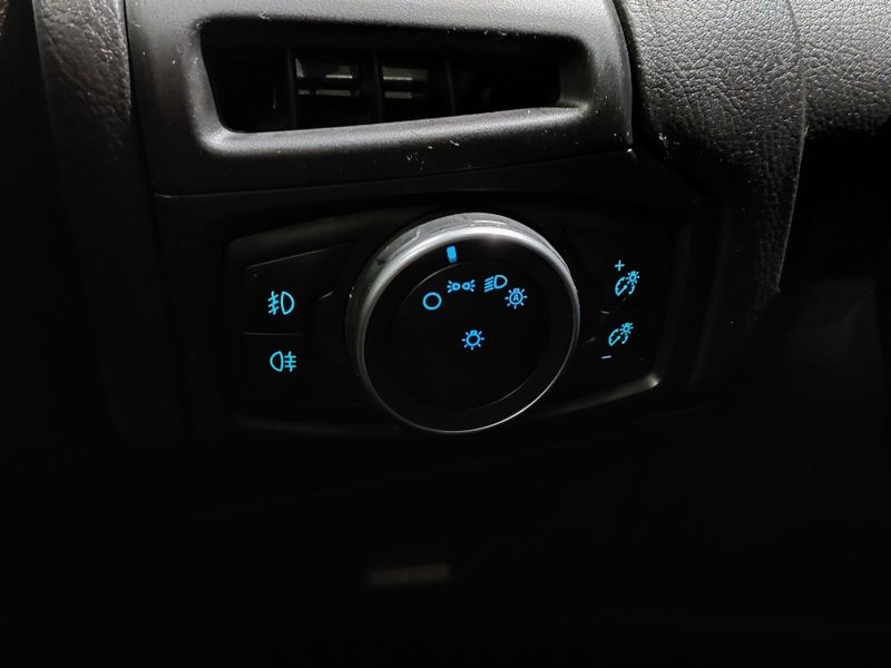 Ford FOCUS 2.0 TITANIUM PLUS 16V FLEX 4P POWERSHIFT 2016/2016 BETIOLO NOVOS E SEMINOVOS LAJEADO / Carros no Vale